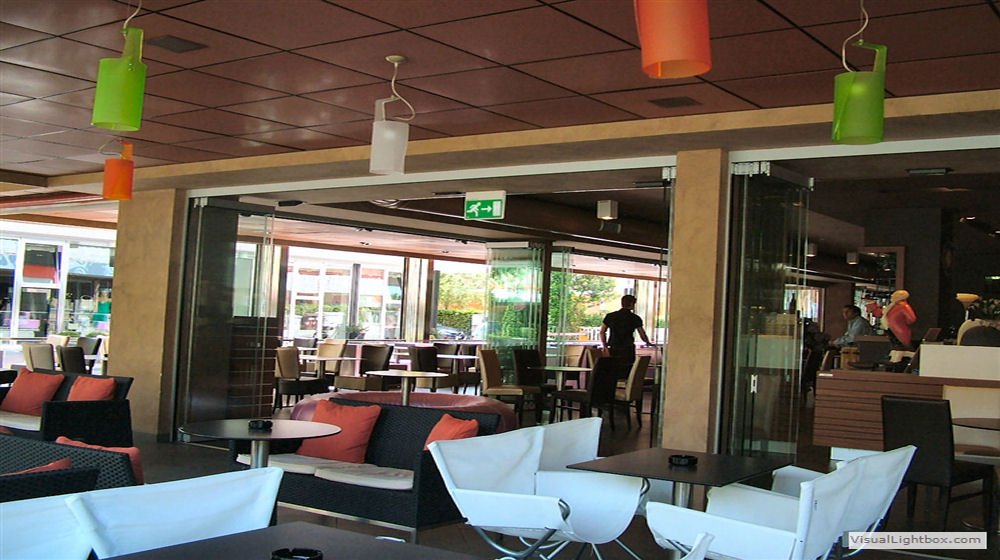 Framless Folding glass doors 